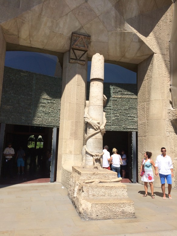 The Loneliness of Christ, Passion Facade